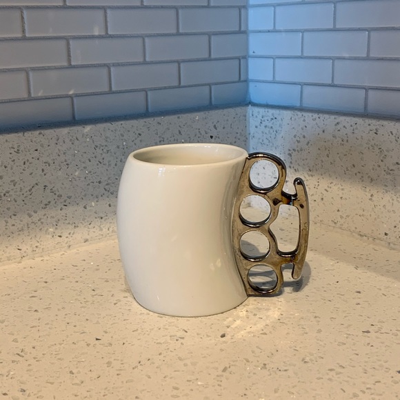☕️Knockout Fred Brass Knuckles Coffee Mug☕️ - Picture 3 of 5